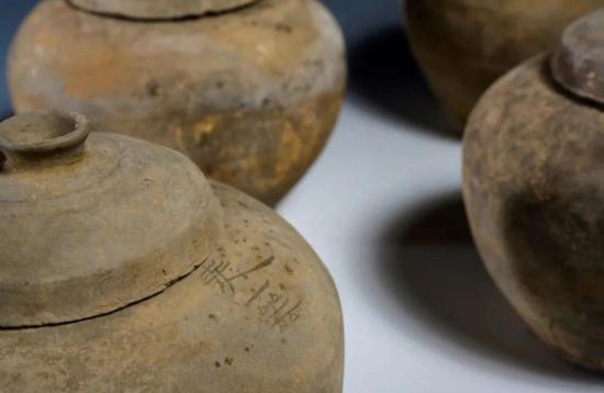 Pottery jars with inscription of ink writing excavated in Shanxi