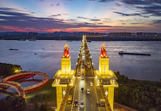 Night view of Yangtze River Bridge in Nanjing