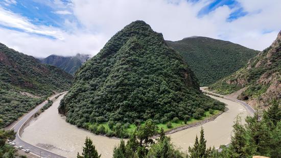 Bird's eye view of splendid Dujun Grand Canyon in Tibet