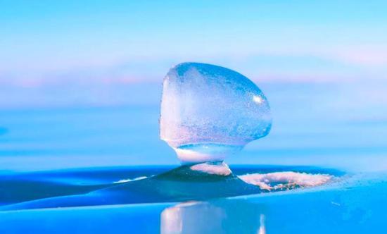 Incredible ice formations on Sayram Lake in Xinjiang