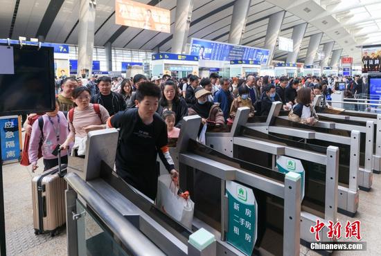 Tourism thrives during China's Qingming Festival
