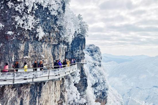 Spectacular snow scenery at Longtou Mountain