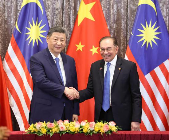 Xi holds talks with Malaysian PM