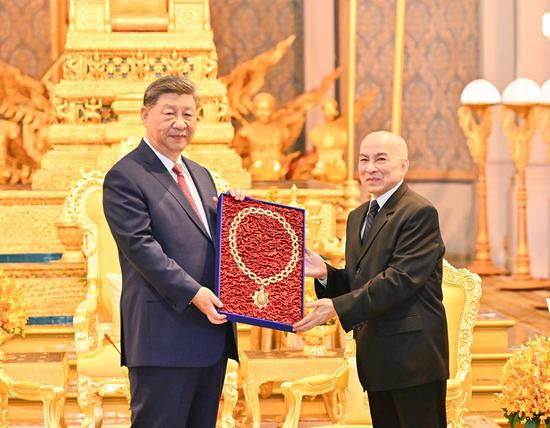 Xi meets Cambodian King