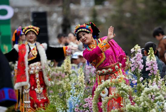 Fashion event presents colorful ethnic costumes in Sichuan